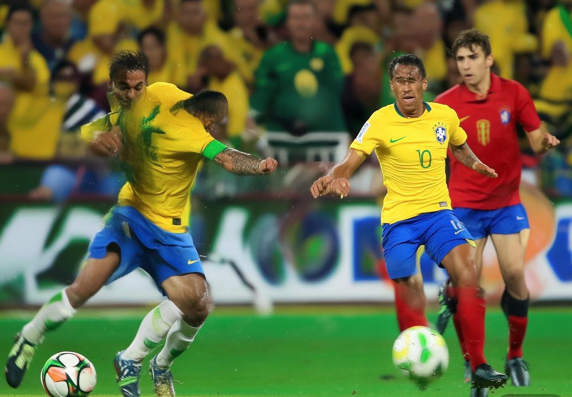 巴西厄瓜多尔热身赛：南美足球风格碰撞与球星对决(图4)